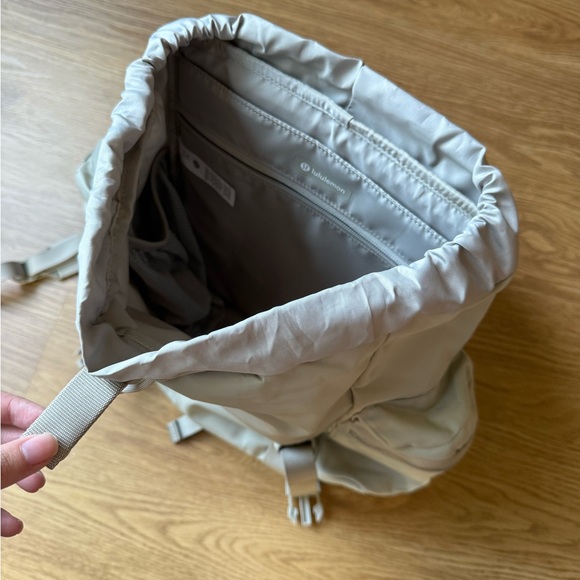 Lululemon Wunderlust Backpack mini 14L, Raw Linen - Picture 4 of 10
